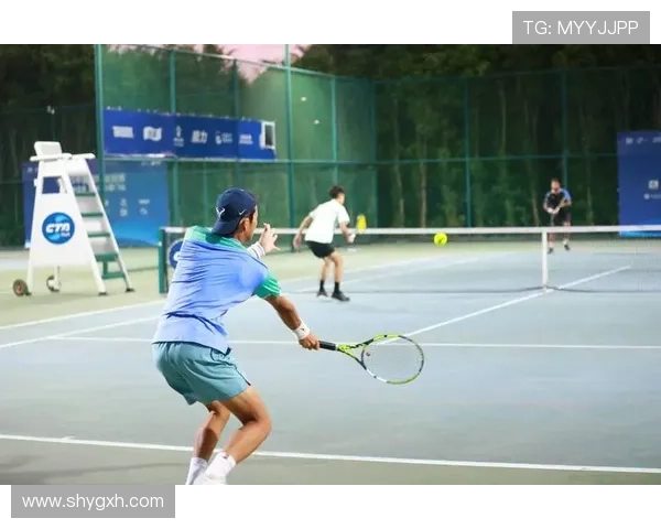 网球赛季回顾与展望：顶级球员争夺激烈，赛事新趋势引发关注